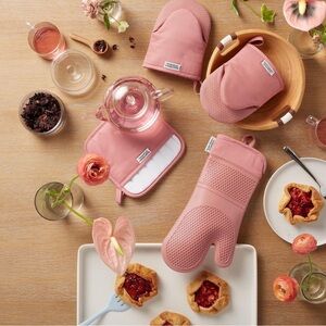 Pink Kitchen Oven Mitt Set